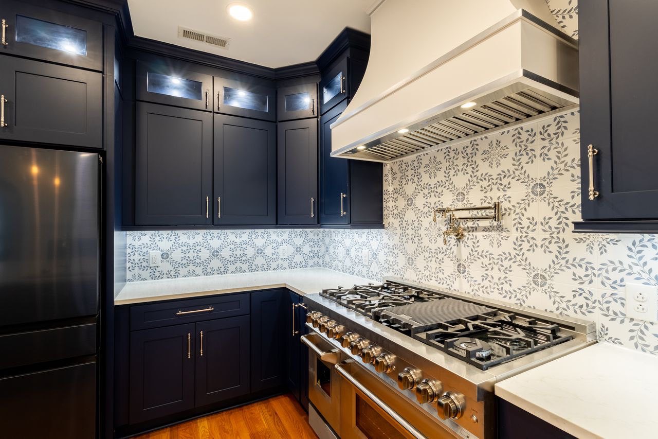 Virginia Beach Wholesale Cabinetry: Streamlining Multi-Unit & Coastal Developments