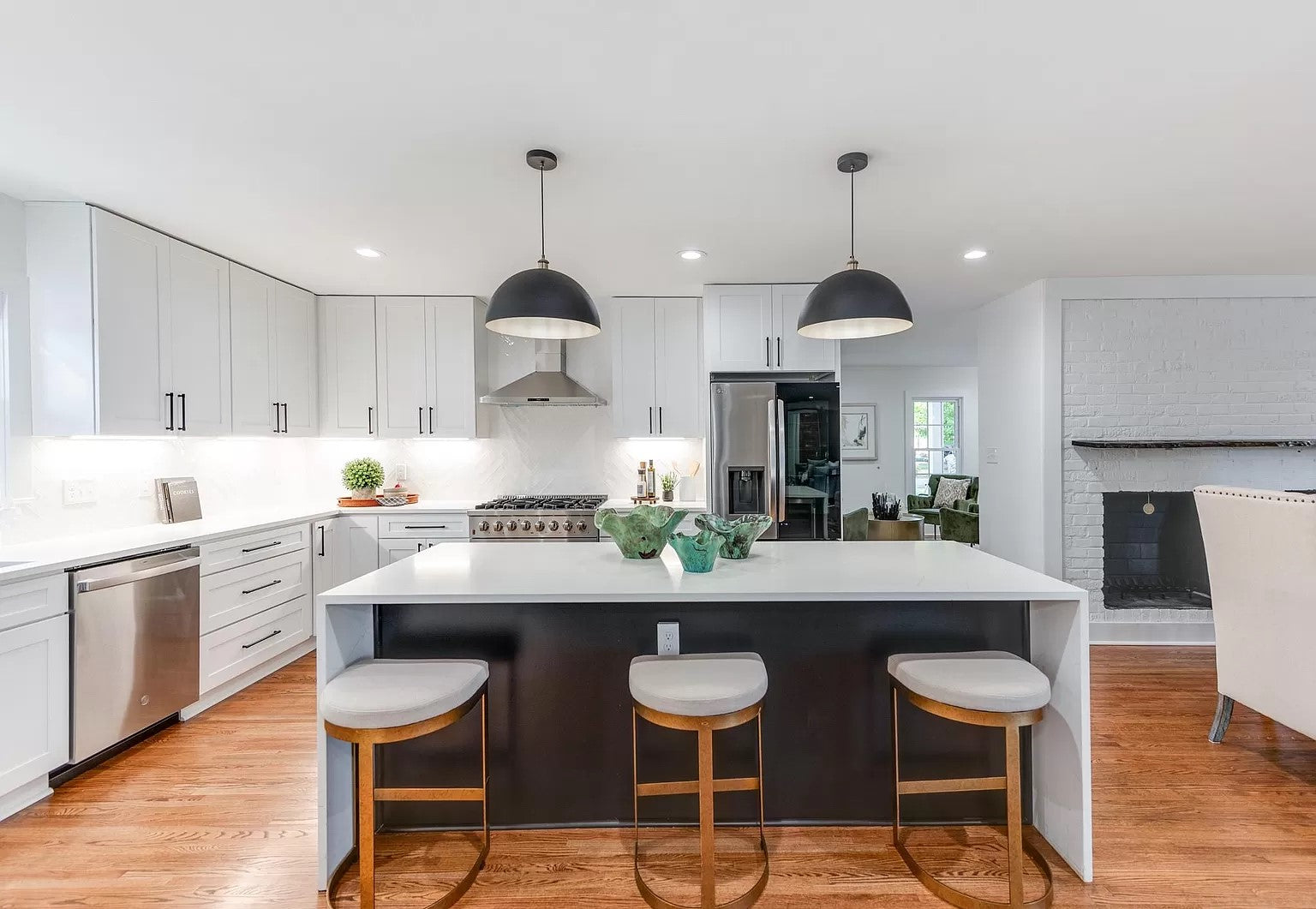 Why Home Construction Companies Choose L&C Cabinetry for High-Quality and Affordable Wholesale Cabinets